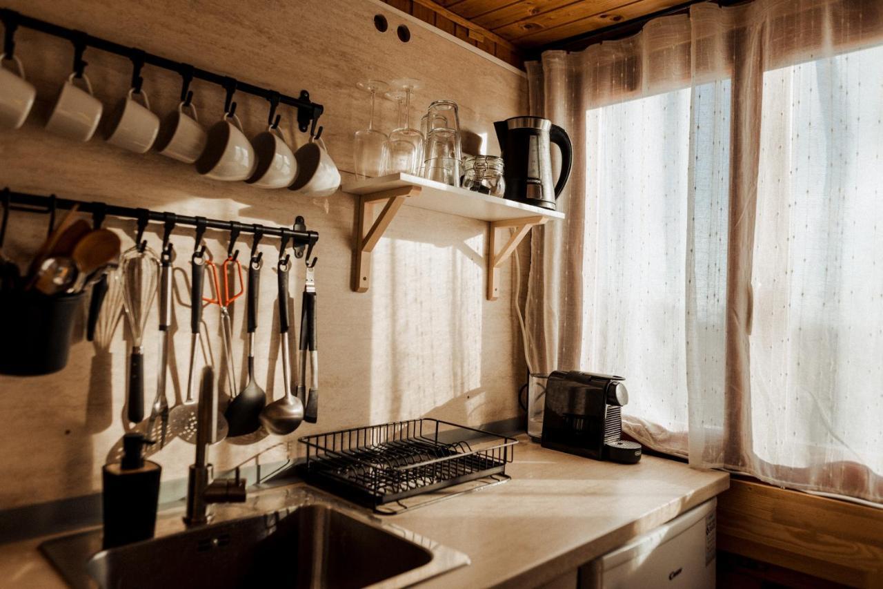 Mandulas Kabin A Kishaz Dezsaval Es Kilatassal A Balatonra Balatongyorok Exterior photo